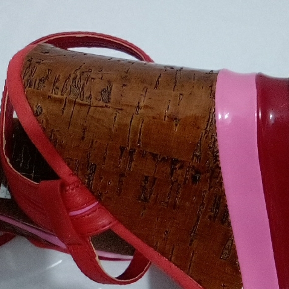 Red pink velvety toe platform wedge sandals - Picture 10 of 10